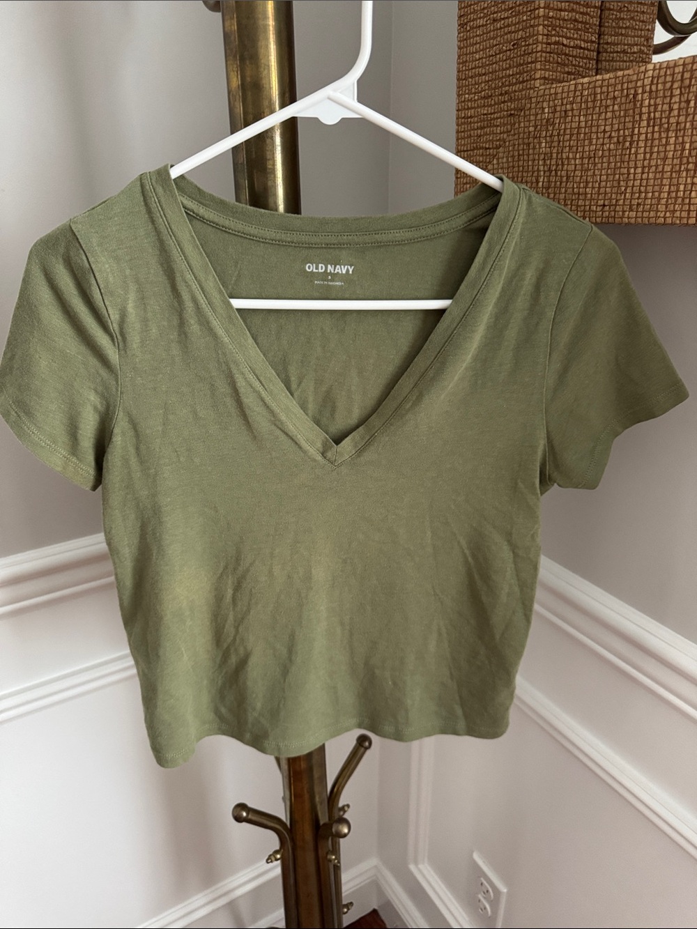 Old Navy Olive Green V-Neck Cropped Tee
